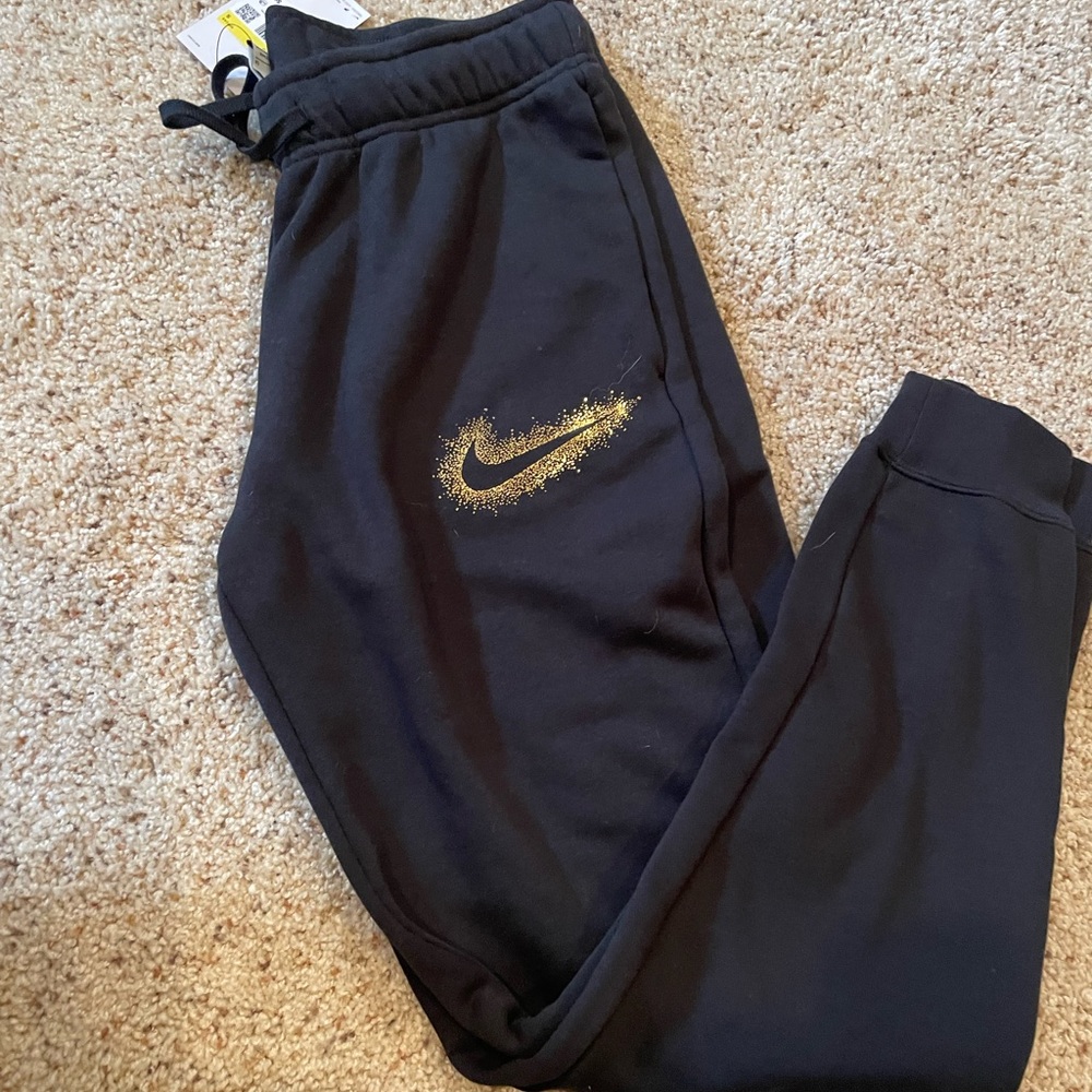 SOLD!! Nike joggers NWT